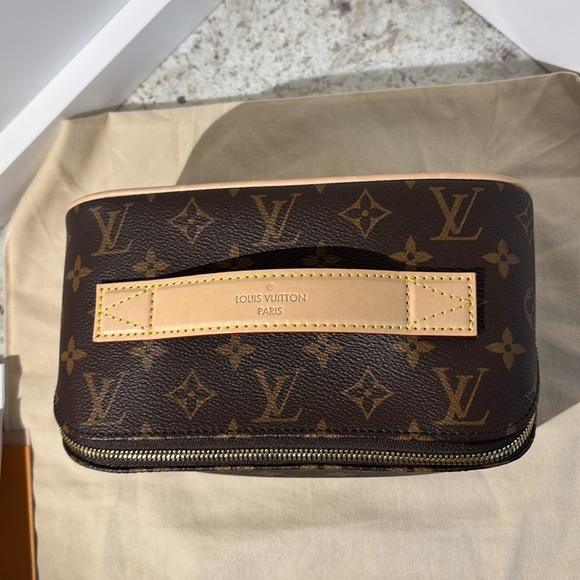 Louis Vuitton Monogram Toiletry Bag M11750 New condition - Picture 11 of 16